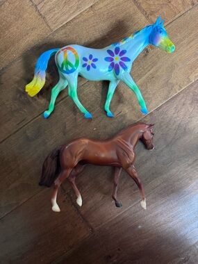 Breyer Blue Peace Sign & Brown Riding Horse Toy Set
